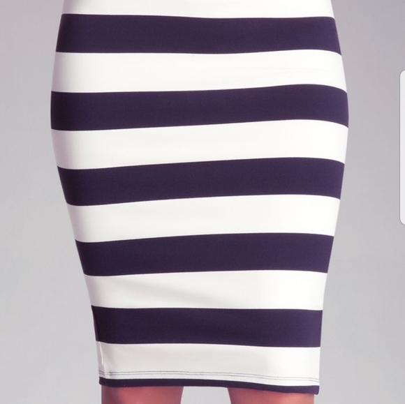 BEBE Wide striped pencil skirt size xsmall - Picture 5 of 8
